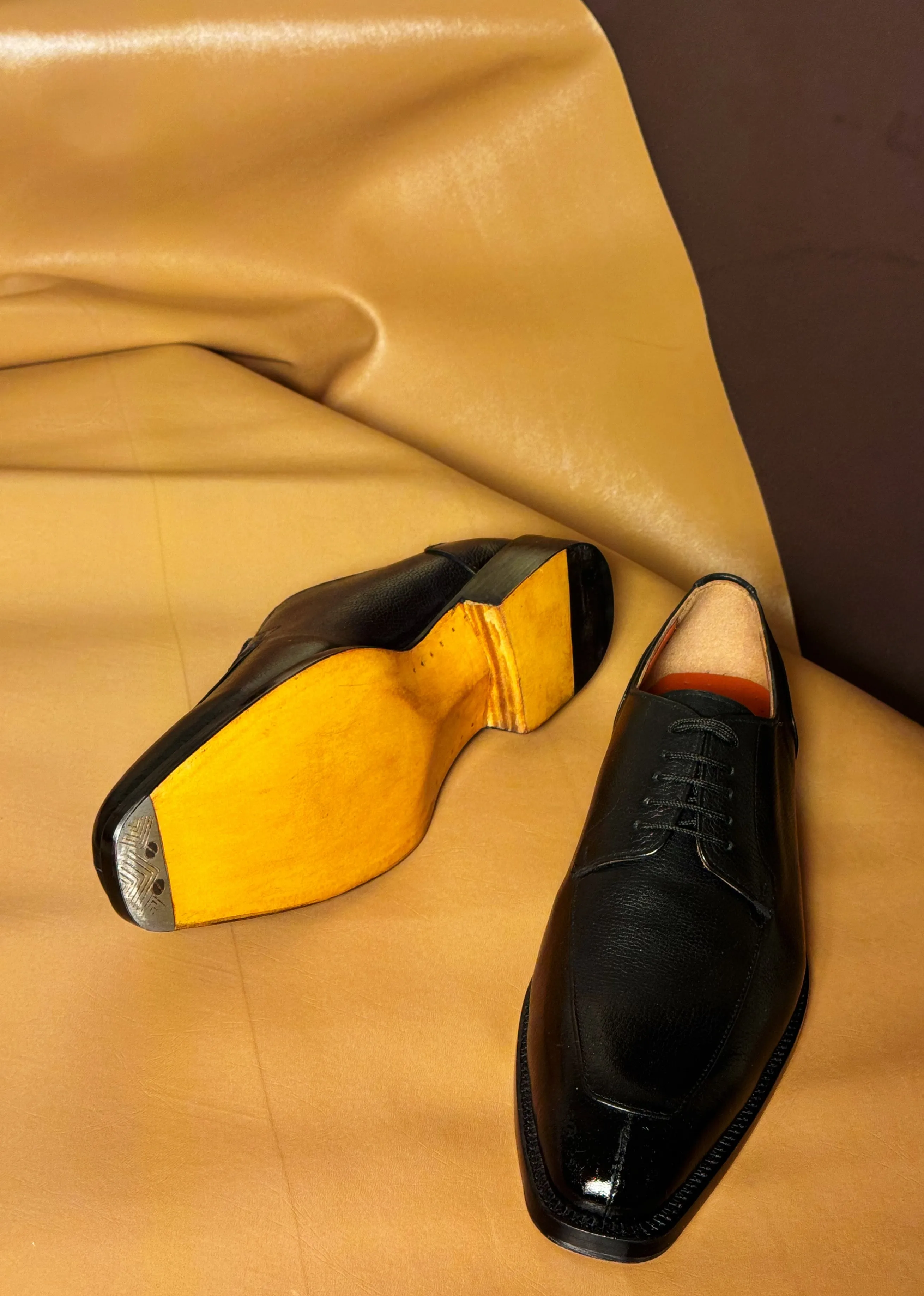 Black split toe derby