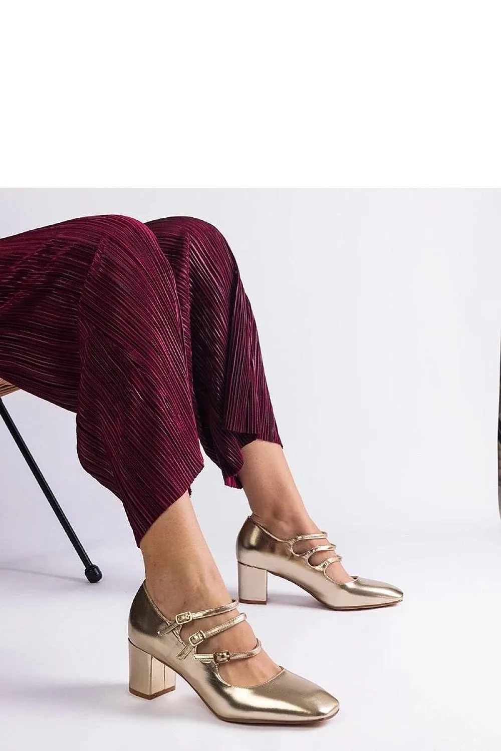 Block heel pumps