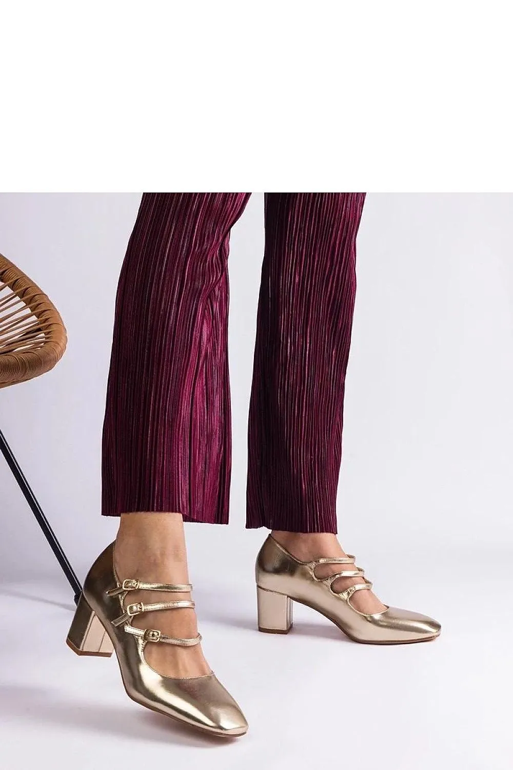 Block heel pumps