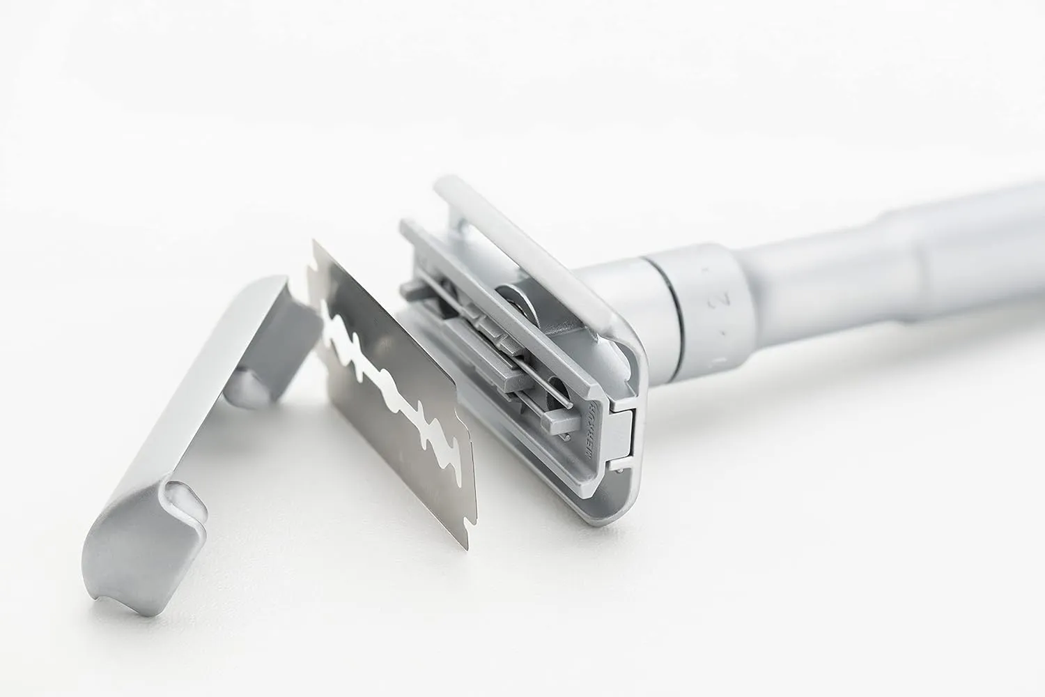 MERKUR FUTUR 700 Adjustable Double Edge Safety Razor - Matte Chrome, Adjustable Razor With Dial, Made in Germany, Plastic-Free, Snap-On Cap Design, Straight Bar