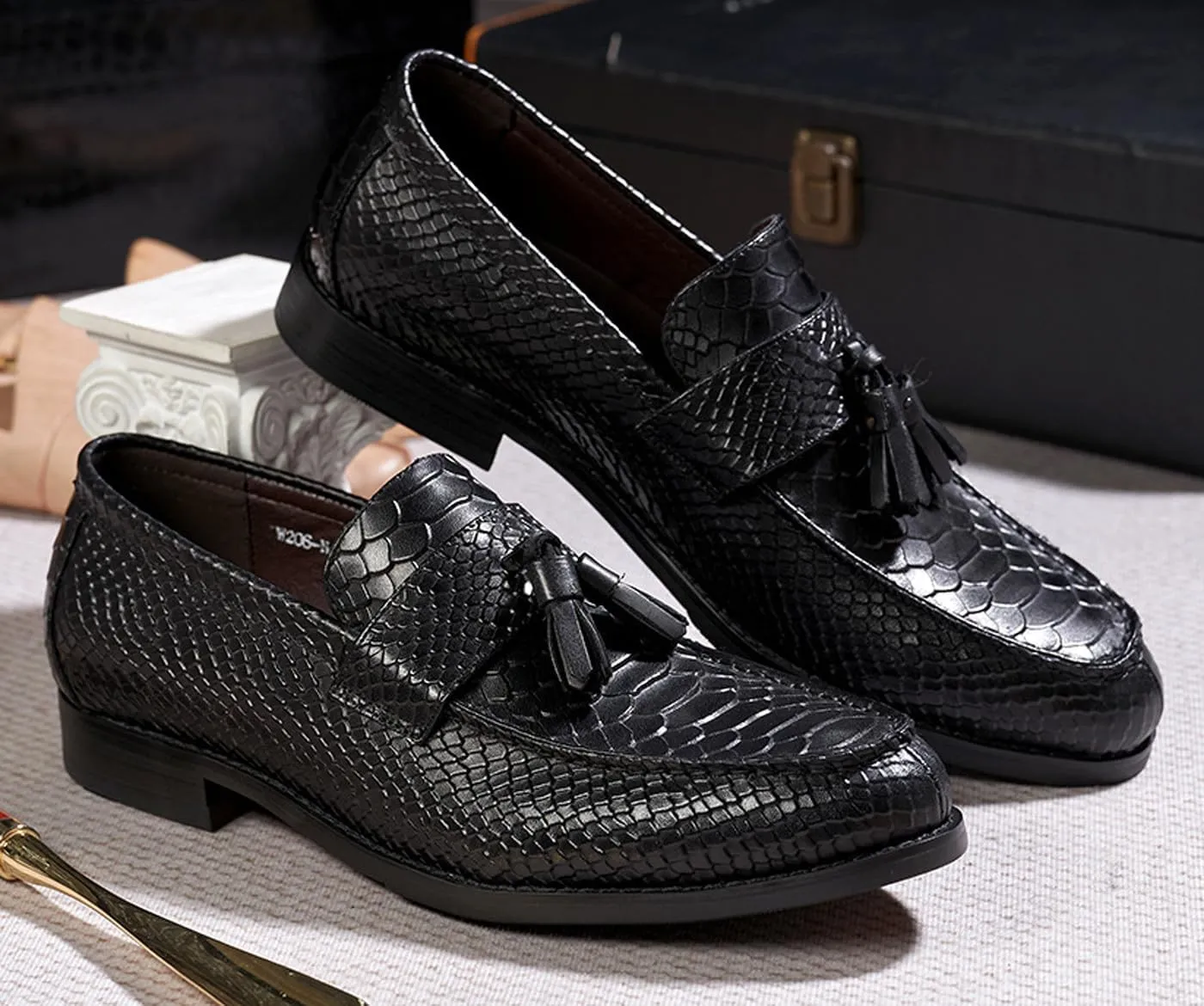 Santimon Mens Tassel Loafers Formal Dress Slip On Shoes Genunie Leather Cap Toe Mocasines Business Casual Prom Wedding Crocodile Embossing Penny Loafer Fashion Tuxedo Suit Shoes for Men