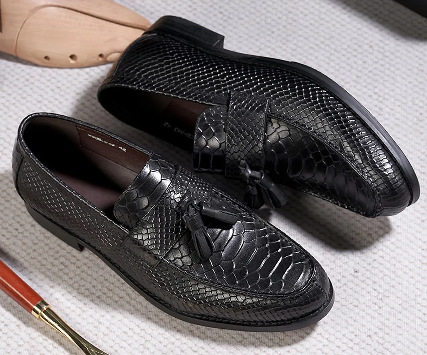 Santimon Mens Tassel Loafers Formal Dress Slip On Shoes Genunie Leather Cap Toe Mocasines Business Casual Prom Wedding Crocodile Embossing Penny Loafer Fashion Tuxedo Suit Shoes for Men