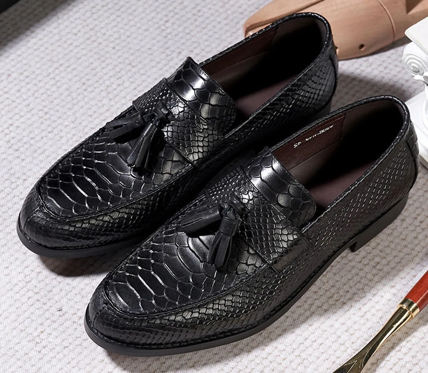 Santimon Mens Tassel Loafers Formal Dress Slip On Shoes Genunie Leather Cap Toe Mocasines Business Casual Prom Wedding Crocodile Embossing Penny Loafer Fashion Tuxedo Suit Shoes for Men