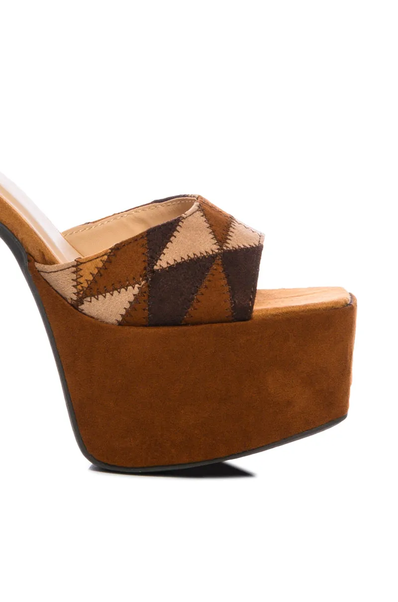 THRILLED CHUNKY PLATFORM SANDAL IN TAN