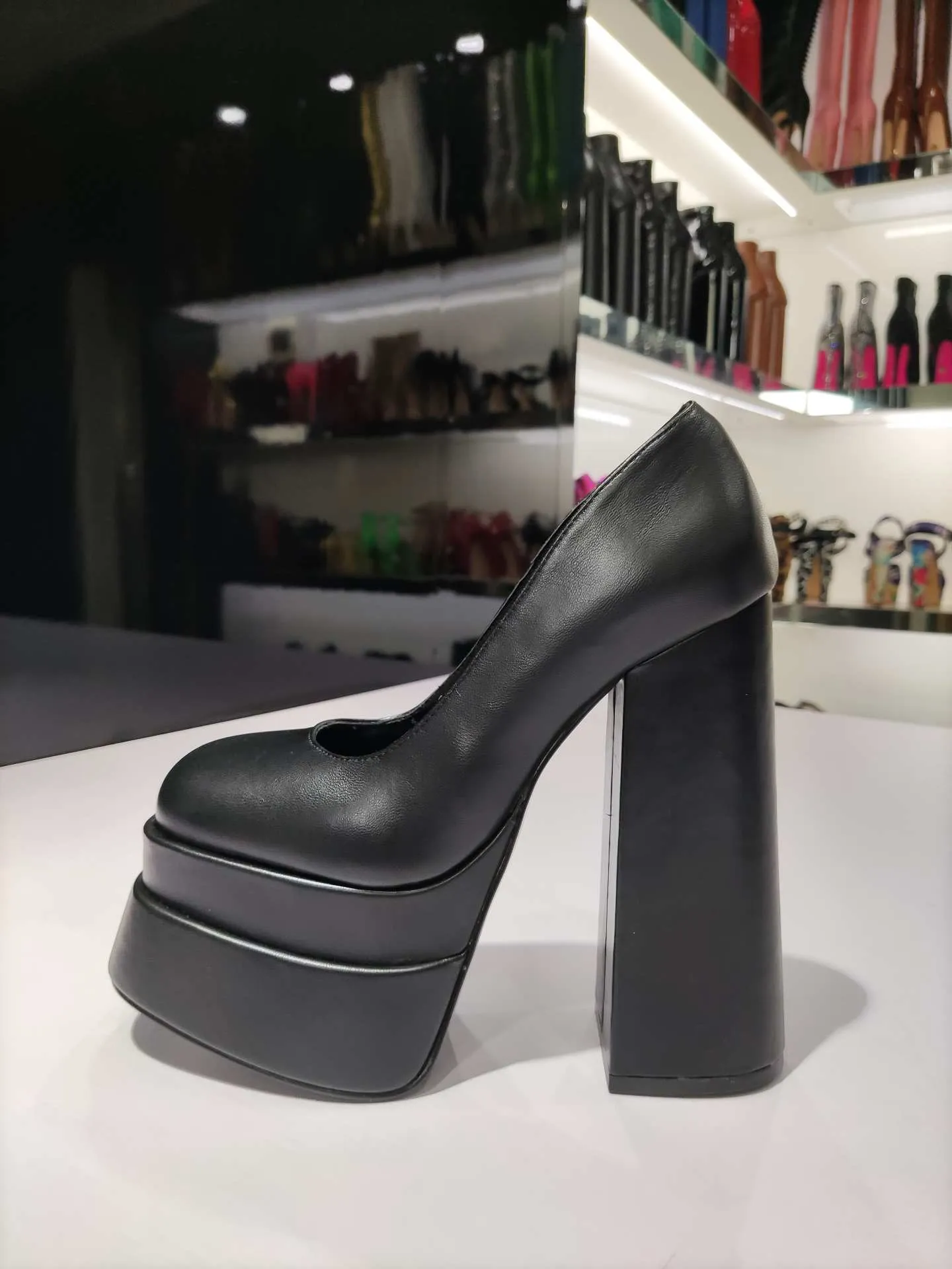 VARIA BLACK MATTE